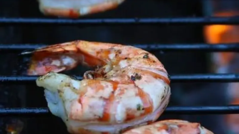 Jumbo shrimp grilling on open grates over live flame – LongHorn Redrock Grilled Shrimp
